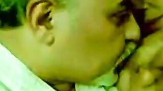 الحاج ينيك زوجت ابنه - سكس عربي